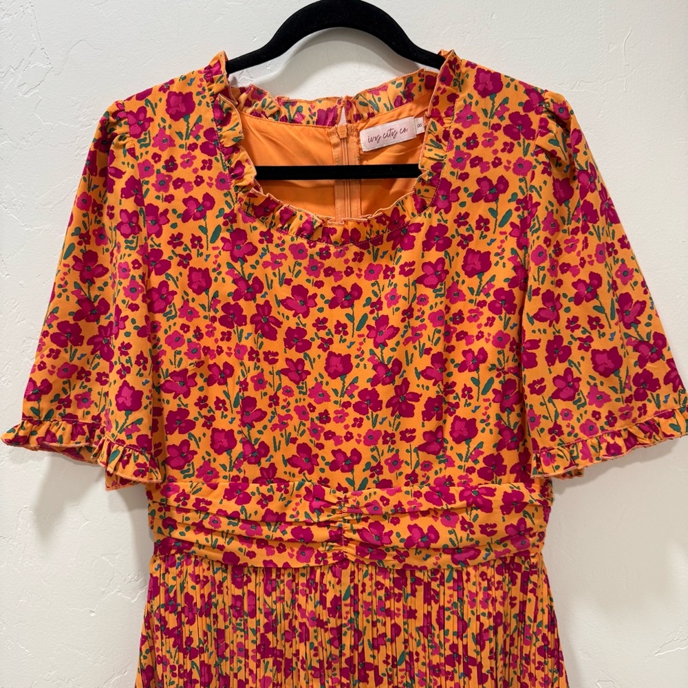 EUC Ivy City Co Bright Orange Pink Floral Pleated Dress Knee Length Women's 8 - Picture 4 of 14